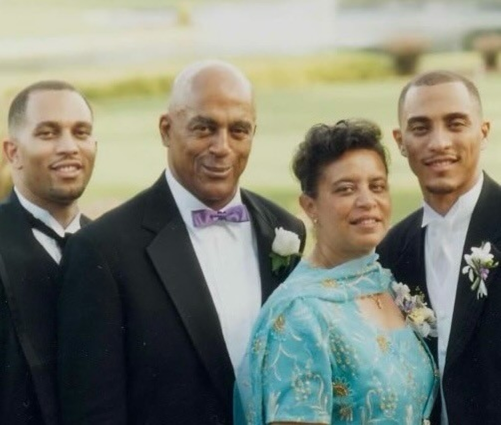 Hakeem Jeffries in his wedding with his family. 