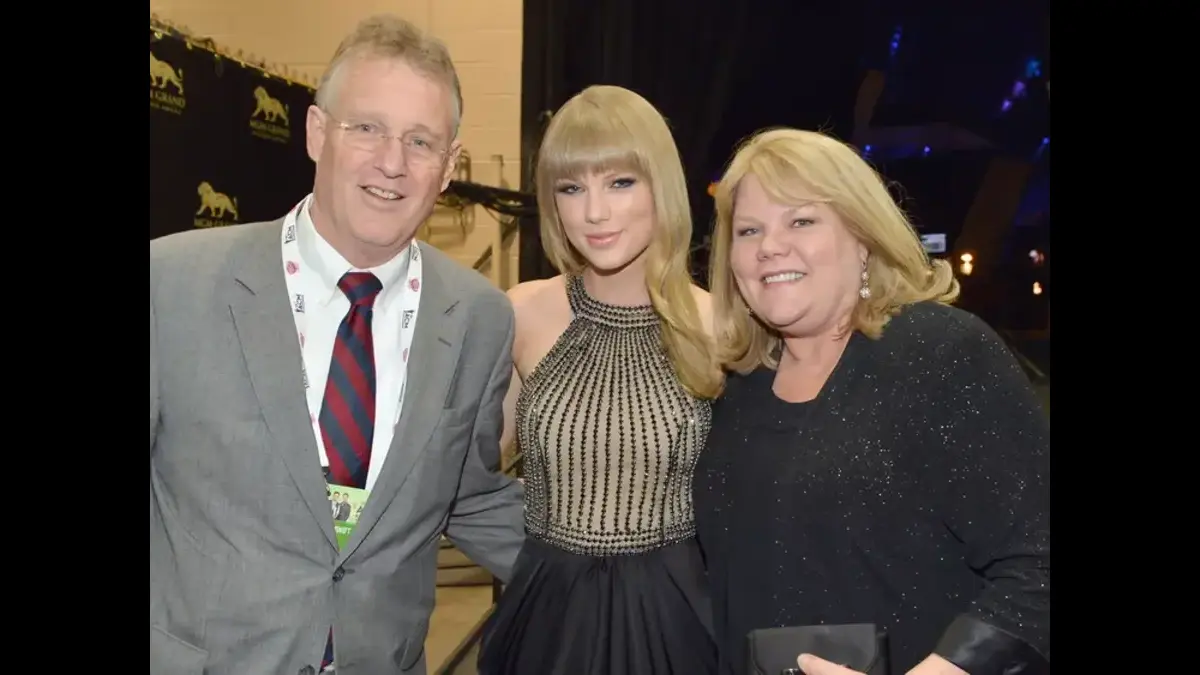 Taylor Swift seen with her parents, Scott and Andrea Swift after the rumors of them getting remarried got attention. 